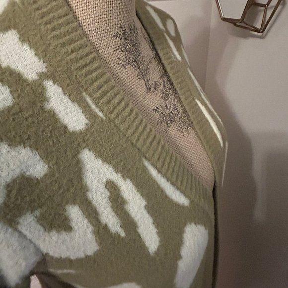 Hem and Thread open front cardigan sweater animal print Olive Green size S NEW - Picture 3 of 8